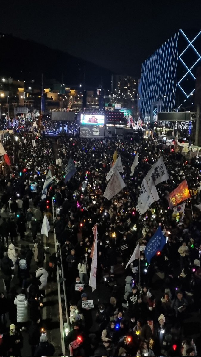 이게 바로 민주주의다.