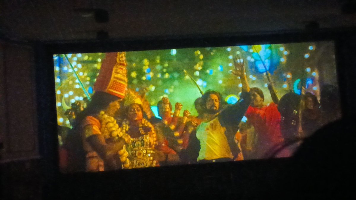 krishna_devarya's tweet photo. With friend 🤝😍
📍 Lakshmi theater , hosapete
@KicchaSudeep 💥🦁👑
#MAXimumBlockbuster #MaximumMassMax #KicchaSudeep https://t.co/c8CZHXQYKZ