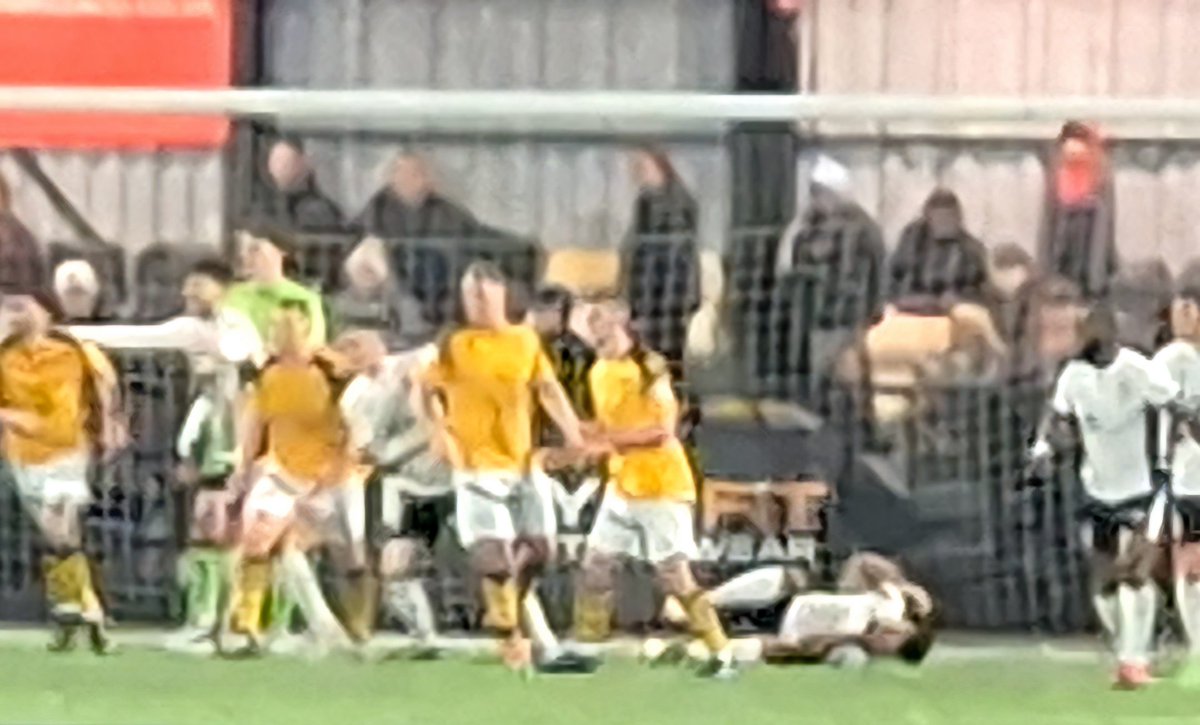 ambutran's tweet image. The Irish Cup weekend for AMBUTRAN kicked off last night with the East Belfast Championshop v Premiership Derby between H&amp;amp;W Welders and Glentoran.