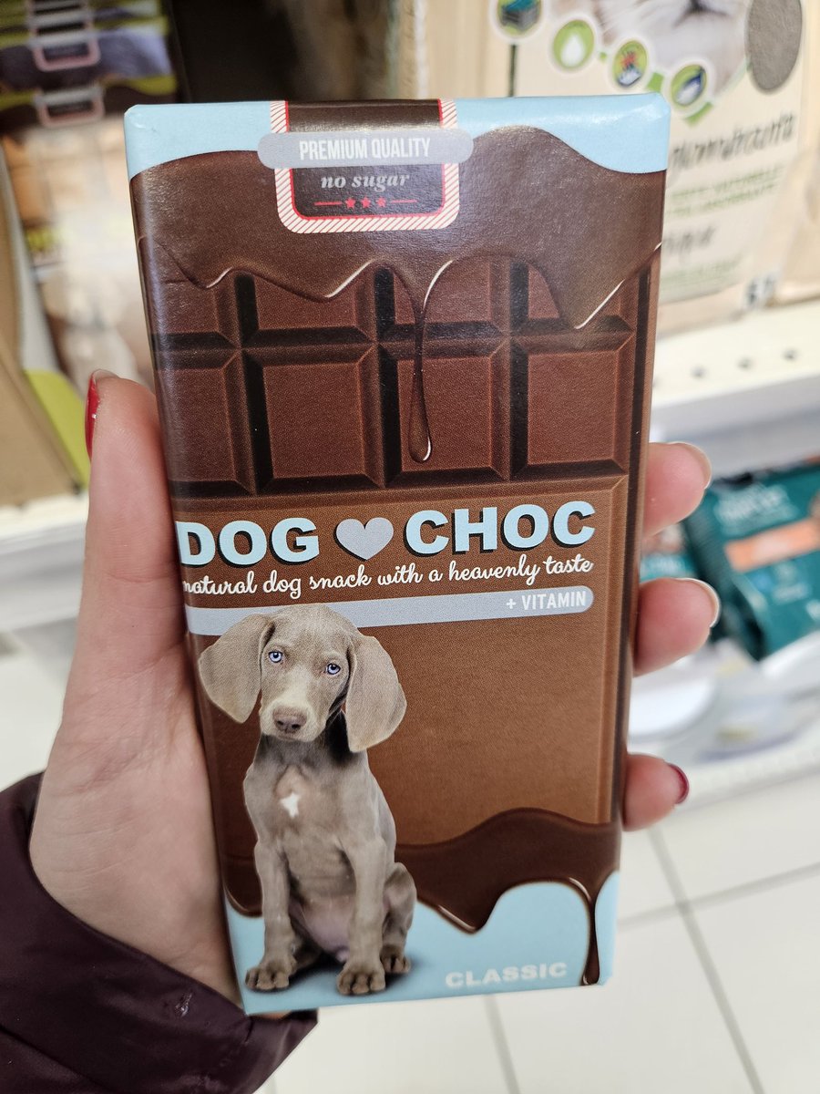 L'anthropomorphisme poussé beaucoup trop loin... Avec 3% de cacao 🥲 et marketé "Natural dog snack" 🙃
Au secours <a href="/VetoNutri/">Dre Vet Charlotte Devaux</a> <a href="/PetfoodReviewFR/">Pauline Teyssier 🐕🐈🥫</a>