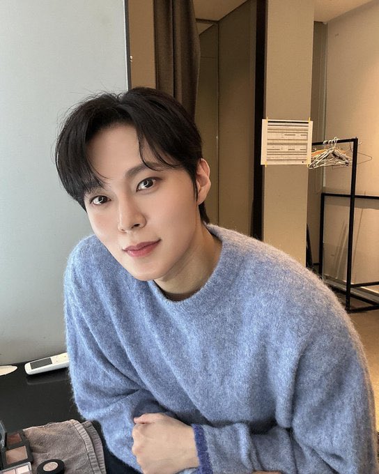 오빤정말최악이에요 
오빠같은사람이제시시해요
지앤하도볼거고스윙데이즈도볼거예요
그리고시라노랑마타하리도봤어요

                                                          한마디만 하자

네 하세요

                                            어차피 다시 돌아와 너는