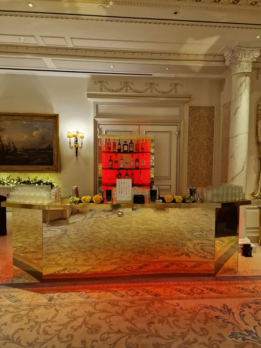 QualityEventsBg's tweet photo. Il nostro servizio Gold nel Lussuosio Palazzo Parigi a Milano 🌟🎄💛

#palazzoparigi #openbar #qualityevents https://t.co/23M1xYtIoN