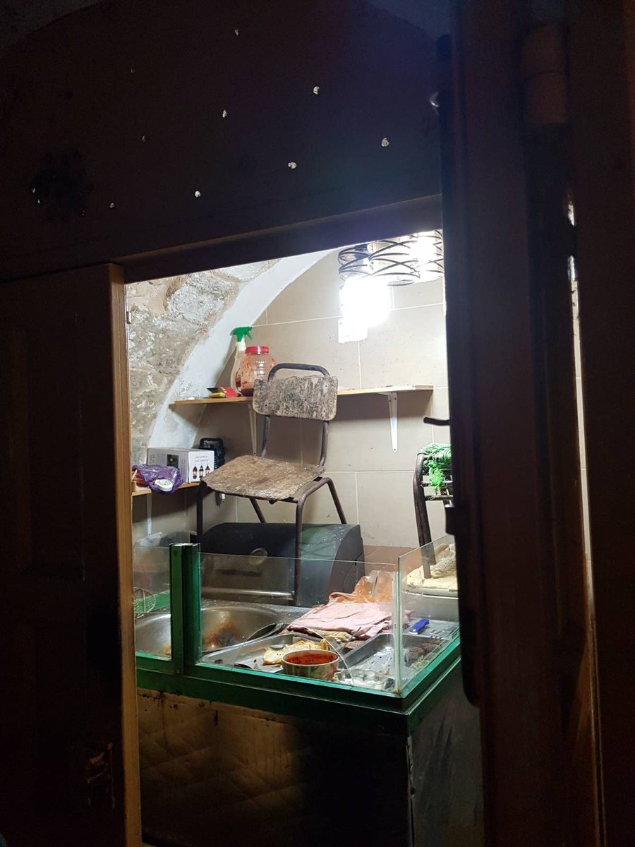 ISMPalestine's tweet image. December 30 - #alkhalil / #hebron

#The stores in the old souq in al Khalil closest to the al Ibrahimi Mosque checkpoint were forcibly shut by soldiers as soon as they tried to open today. "We're afraid they'll seal the shops with all the stock inside," they said.