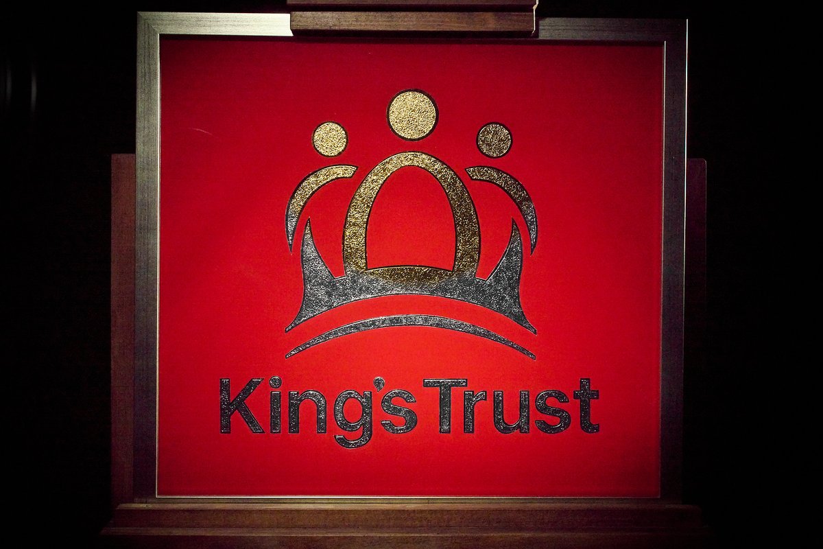 We’re excited to share the story behind KingsTrust rebrand!

This incredible project brought together some of the finest creative talents, including jamessommerville and SingsbyUmberto✨

Dig into the details ⬇️
goldleafsupplies.co.uk/info/client-sh…