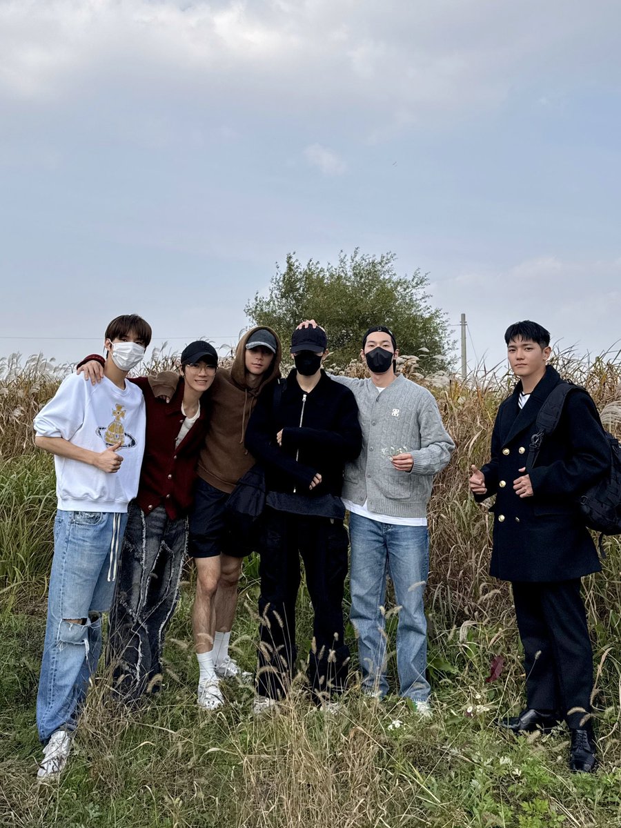 Sending off the original maknae who’ll finally start carrying out his duties in the military. Lots of emotions going on but couldn’t be proud of how far our Jaehyunnie has come and how much further he’ll continue to go. Until the next time 127 reunites.