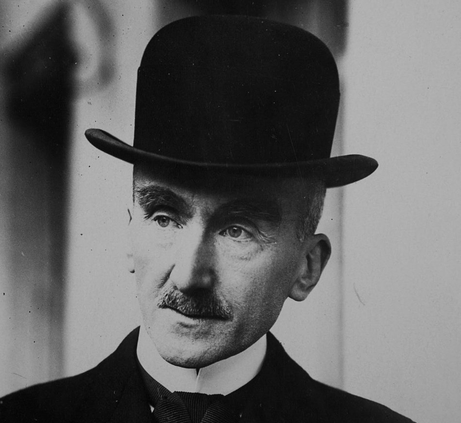 Henri Bergson died on this day 1941. He died in Nazi occupied Paris from pneumonia he contracted waiting in line in the cold to register as Jewish. In the weeks after he passed, strange details about his final moments started emerging🧵