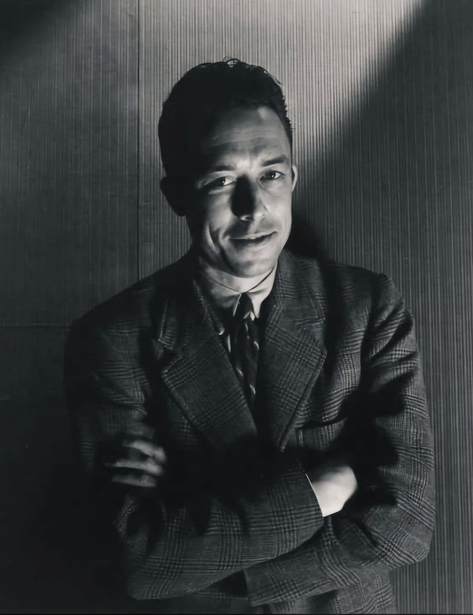 « Avec celui que nous aimons, nous avons cessé de parler, et ce n'est pas le silence » - Hommage de René #Char à son ami Albert #Camus, mort accidentellement à 46 ans le 4 janvier 1960.
Portrait : Cecil Beaton (1946)