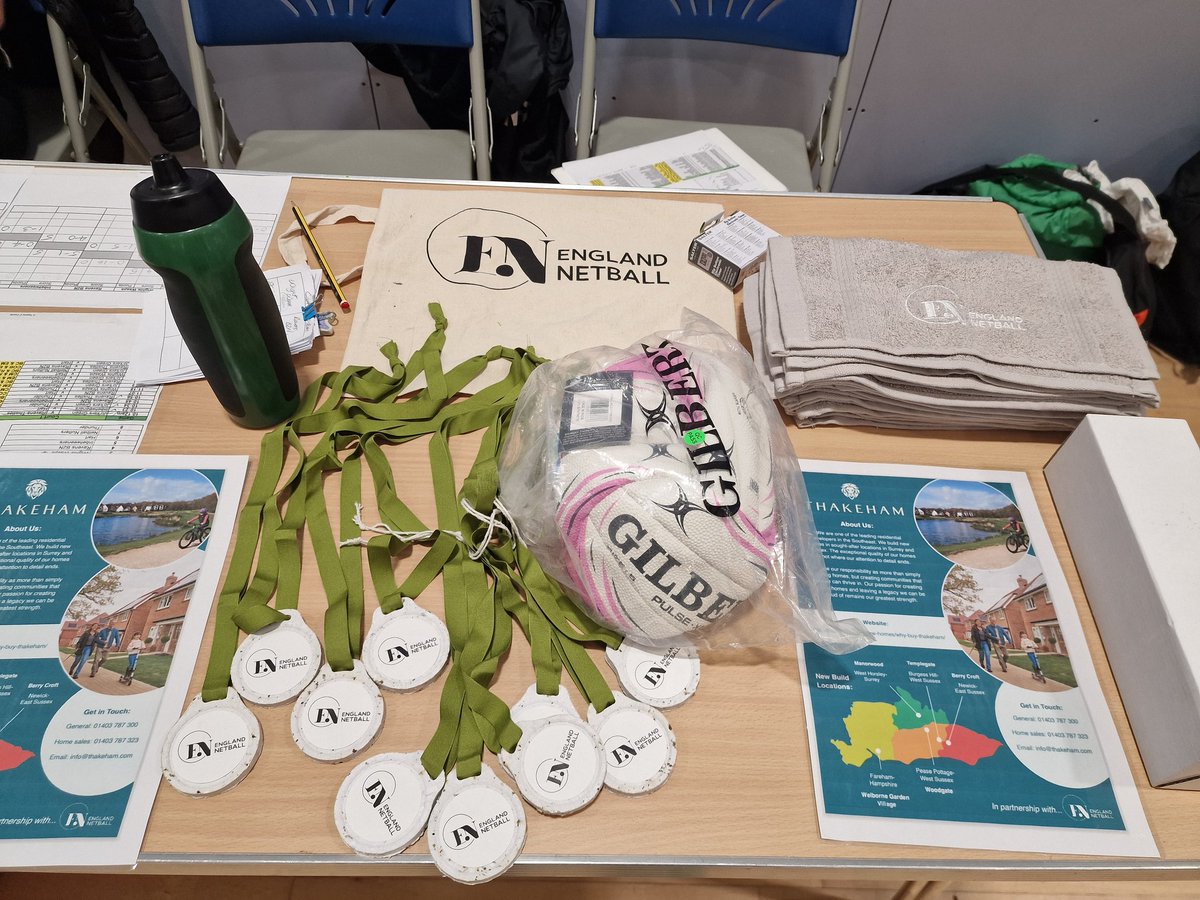 Hants_Netball's tweet photo. We're off at our @EnglandNetball 2025 New Year Festival in partnership with @Thakeham at @PL_Eastleigh 🎉 #B2N / #social up 1st 🙌🏼

Thanks to all the teams for braving the cold 🥶🧊to come out today. Thankfully, we're in a warm sports hall 😉
Some pics so far. Good luck all 🥰 https://t.co/FSUYE04wRv