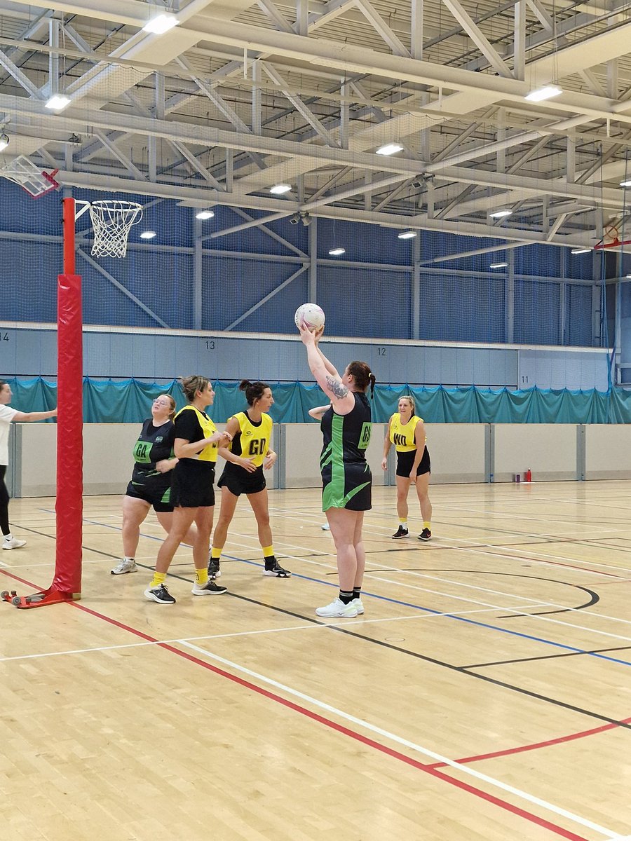 Hants_Netball's tweet photo. We're off at our @EnglandNetball 2025 New Year Festival in partnership with @Thakeham at @PL_Eastleigh 🎉 #B2N / #social up 1st 🙌🏼

Thanks to all the teams for braving the cold 🥶🧊to come out today. Thankfully, we're in a warm sports hall 😉
Some pics so far. Good luck all 🥰 https://t.co/FSUYE04wRv