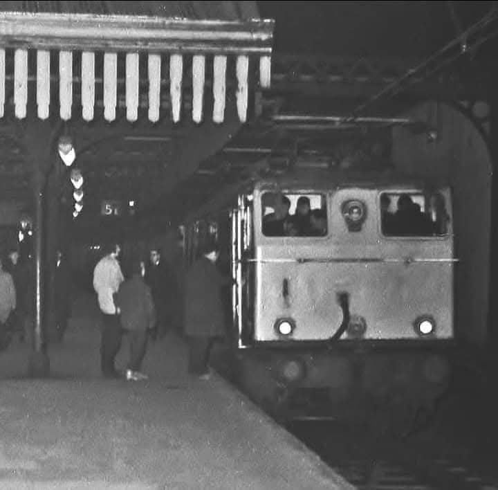 55 Years ago today was the last day of the Sheffield Victoria to Manchester Piccadilly via Woodhead electric passenger services.

The last train arrived at Sheffield Victoria at 0043am on the 5th January 1970 which was an enthusiasts special. 

© K Long. P Braybrook.