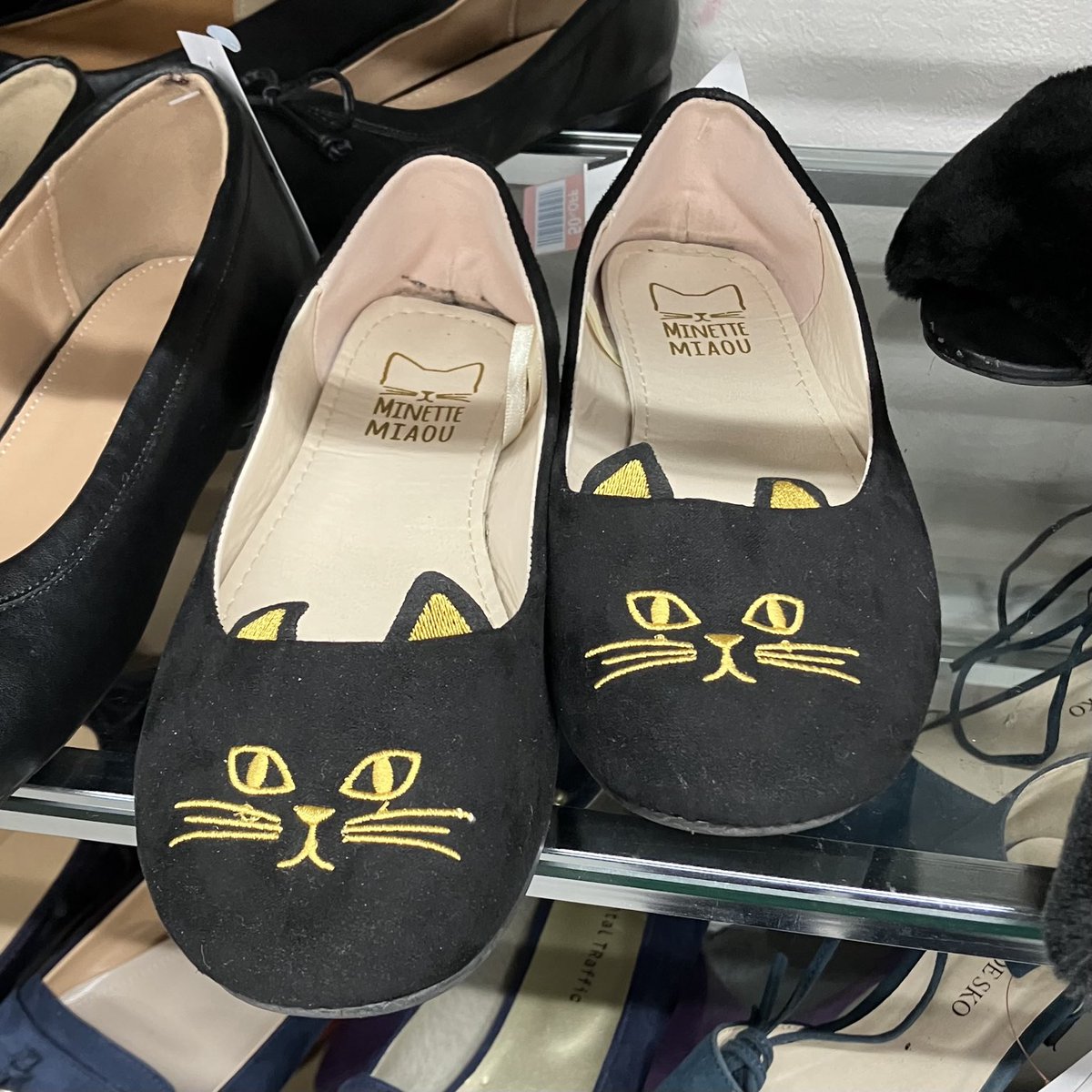 ニャンですかね。このパンプス。