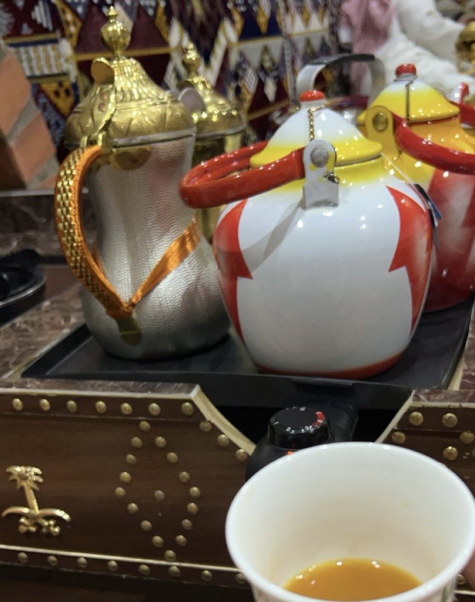 hnoof_x's tweet photo. في محـل الصاحب  اللي مباهيره جداد
اربـع وعشرين ساعه قهوته والمه ؛) https://t.co/khsTkCvqpe