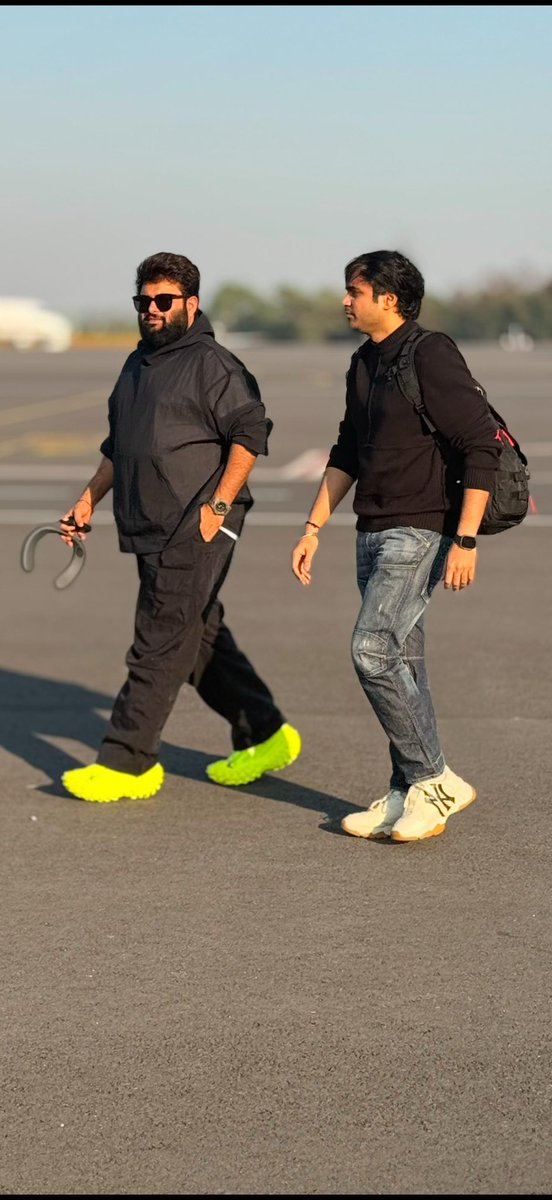 SupremePSPK's tweet image. #Og Dir Sujeeth &amp;amp; Thaman on their way to the #MegaPowerEvent ❤️‍🔥💥

@PawanKalyan @AlwaysRamCharan