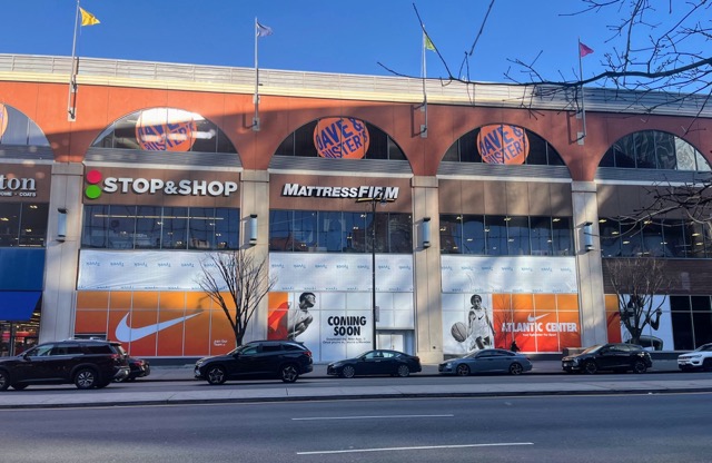 New Nike store coming to Atlantic Center mall, across from #BarclaysCenter
atlanticyardsreport.blogspot.com/2025/01/new-ni…
Maybe competition with/different market than team store?