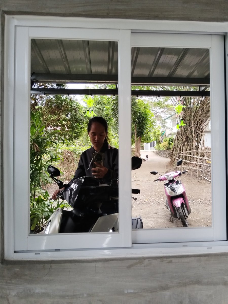 jenmtyln's tweet photo. them: ipadawat mo ta maysa a motor mun uray ket adda baro a lugan mun

me: iyon po ang ginagamit ko sa work. motor ko lang ang bago kapag weekend 🤣... motor po nang tatay ko 'yun 😂 https://t.co/ocytyUJvCu