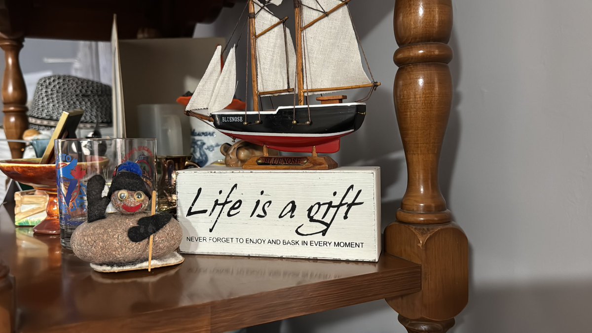 carrtereca_carr's tweet image. Cheering for you from neighbouring curler/province #NewBrunswick. You decide which #EastCoastRocks are the best. 😎🥌 Great job making it to the final!!!!!!!