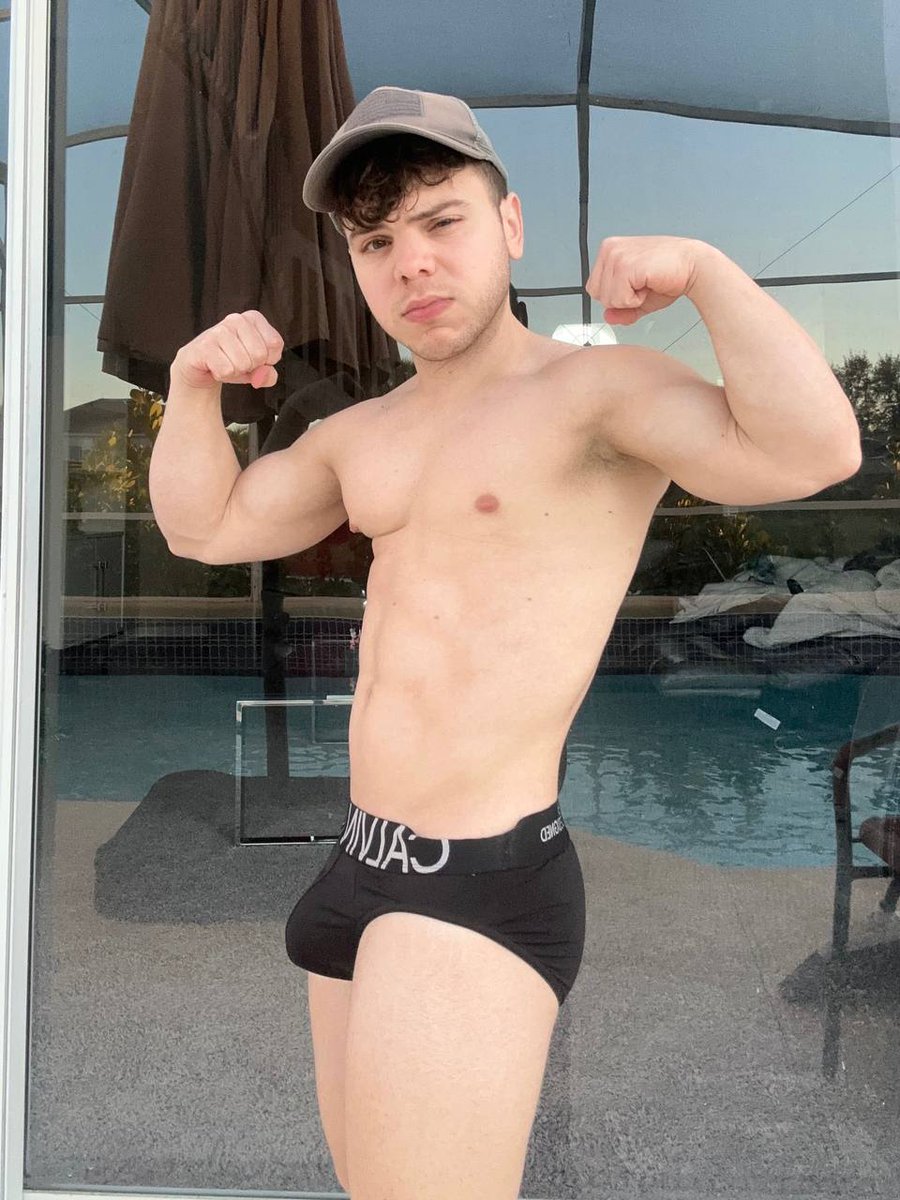 sending pics 🍭 to everyone who says ‘hi’