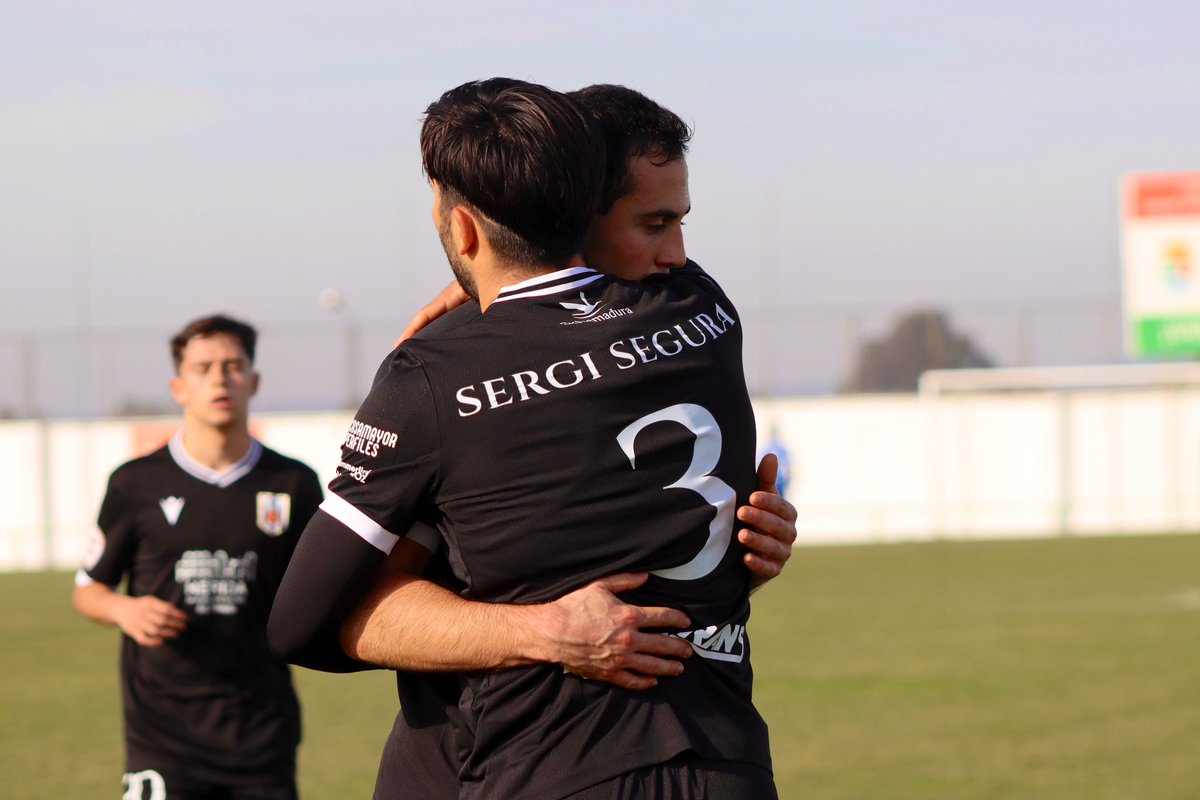 Merida_AD's tweet photo. ✅ Final del partido en Santa Amalia. Buen encuentro para ir recuperando sensaciones. 

@CDSantaAmalia 0-5 @merida_ad

⚽️⚽️ @S95Segura 
⚽️ @busi_8 
⚽️ @Pablobnk97 
⚽️ @jbeer_10 

#SantaAmaliaMérida https://t.co/1afyENQnwI