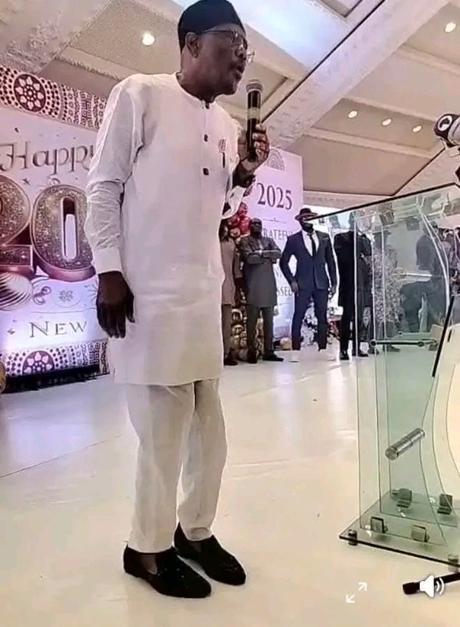 Queen Bee 👑 🐝 tweet media