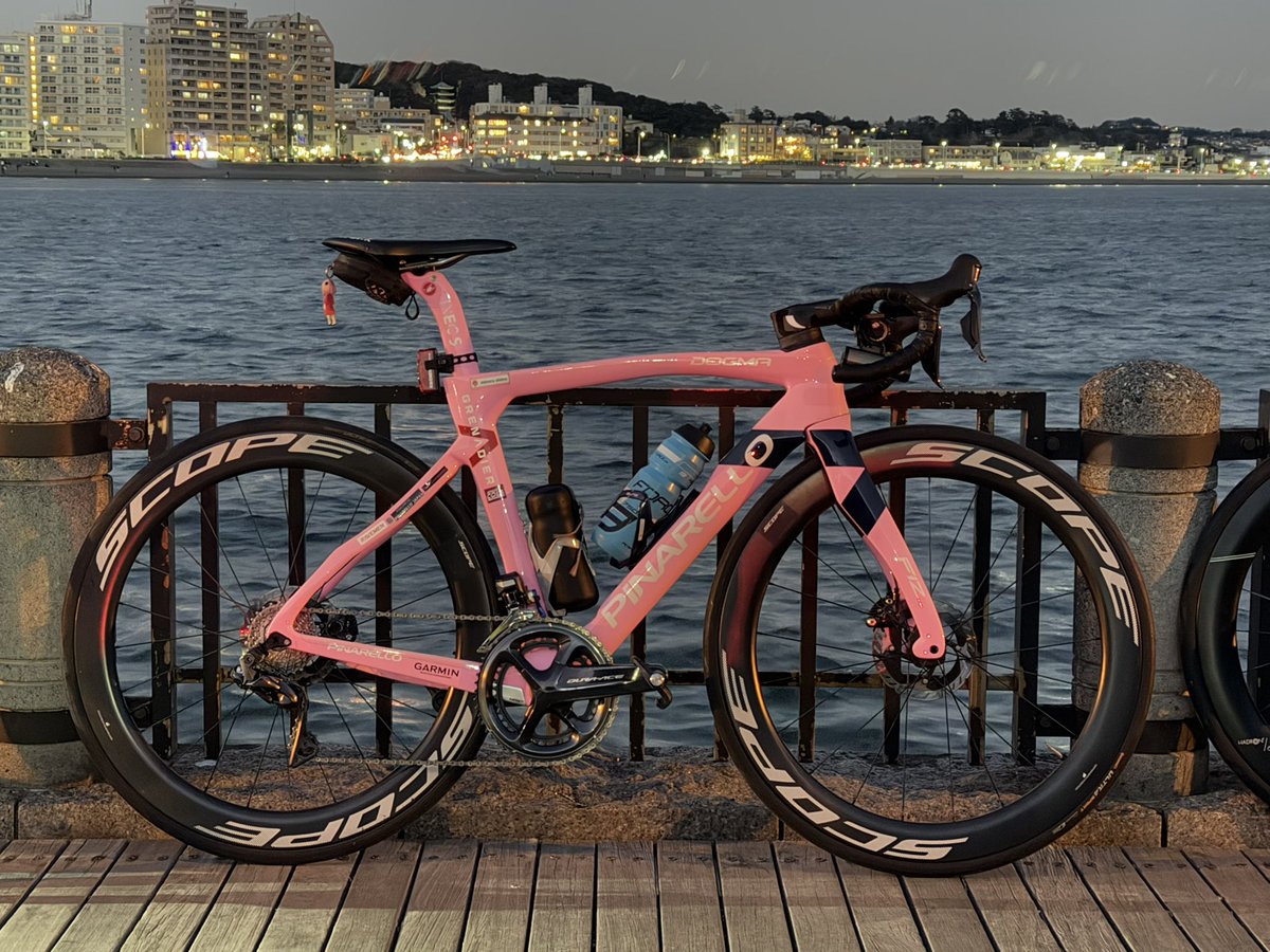 Shii9259Minoru's tweet photo. #ShonanVertexRacing
#ホビーロードレーサー
#PINARELLO #DOGMA #RAVEMEN
#アスリートコーラ
2025/01/04
@athletecola 飲んでからレッツライド
コンビニでメンバーと休憩してたら元メンに久しぶりに会えて嬉しかった
江の島から帰る時はガチガチに踏みまくりライドだったけど
いい練習になったー💪 https://t.co/PtCXKd4P6y