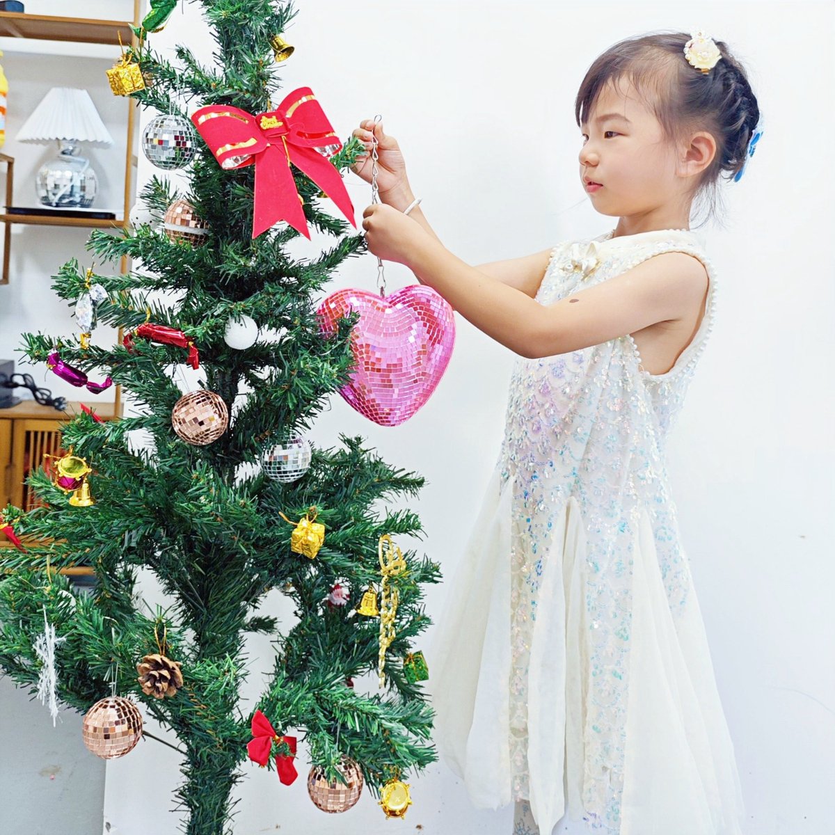 discomfg's tweet image. Spread love and sparkle with our 6-inch &amp;amp; 8-inch Hanging Disco Hearts! ❤️✨ Perfect for parties, events, or a dazzling touch at home. 🌟

Shop now: mfgdisco.com | Amazon: amazon.com/stores/MFGDISC…
#HangingDiscoHearts #MFGDISCO #PartyDecor #HomeStyle #LoveVibes