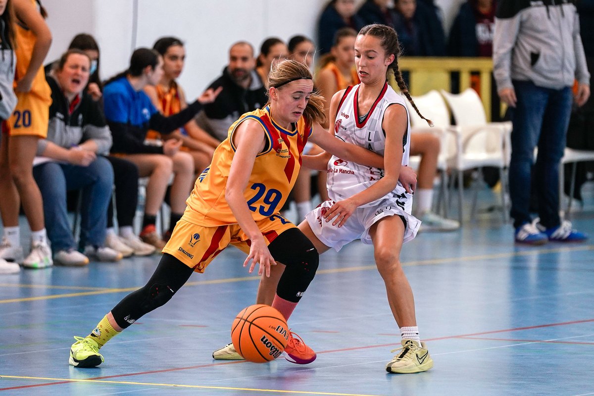 FCBQtecnic's tweet photo. SELECCIONS | ⛹️ Arrenca el segon dia del campionat. 
#CatalunyaBQ #KDTINF2025
13:30h CATALUNYA - Castilla y León (J3 Cadet Femení)
13:30h CATALUNYA - Andalucía (J3 Infantil Masculí)
15:30h CATALUNYA - Canarias (J3 Cadet Masculí)
15:30h Andalucía - CATALUNYA (J3 Infantil Femení) https://t.co/oeMrT9FuNQ