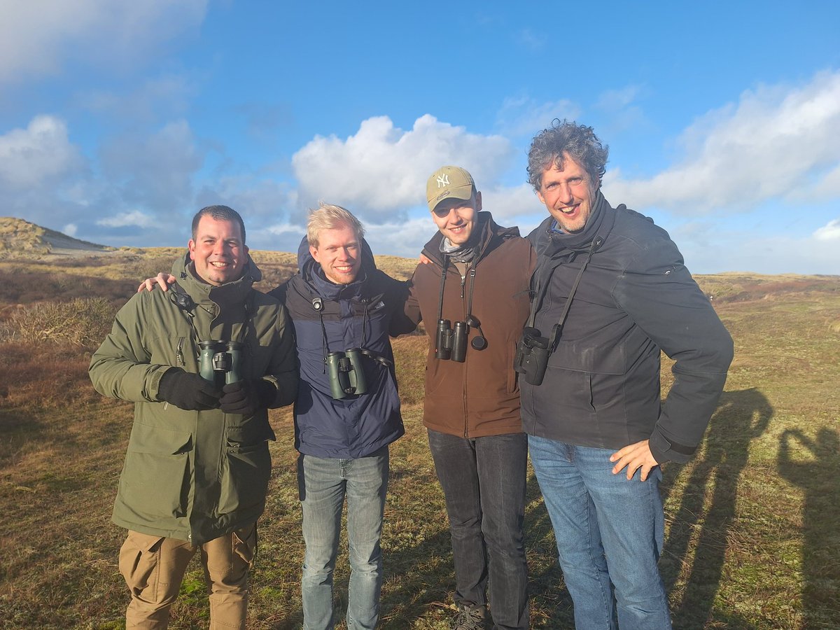Nieuws!! Samen met deze Texelse vogelaars doe ik mee met de <a href="/TexelBigDay/">Texel Big Day - 2025</a> 2025 😀
Natuurlijk we proberen zoveel mogelijk vogels te zien, maar een sponsorbijdrage is veul belangrijker! Lees meer en doneer op: waddenvogelfestival.nl/deelnemers-202…
@StorkVincent <a href="/Tim__Schipper/">Tim Schipper</a> <a href="/Thomasavilals/">Thomas Avila Lutke Schipholt</a>