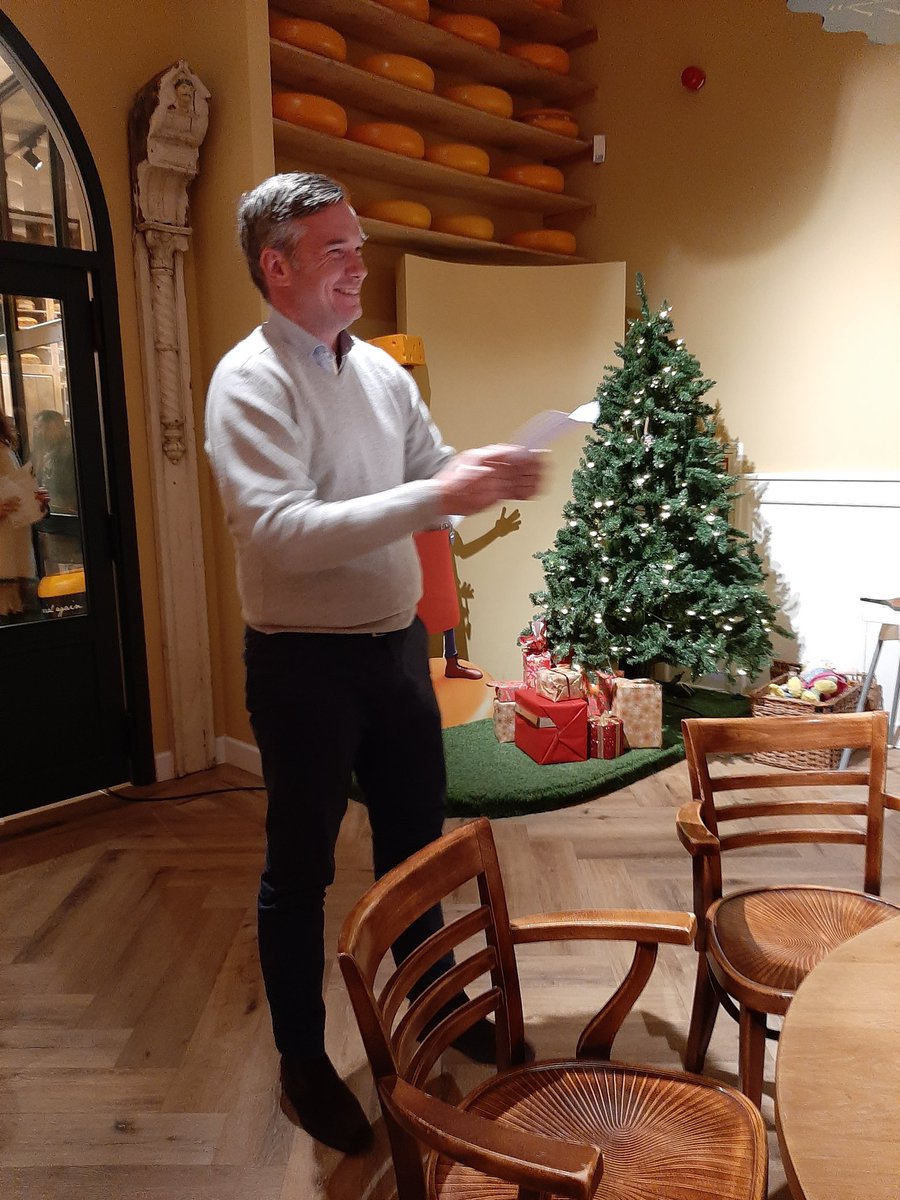 RoelofsLenny's tweet photo. Vandaag nieuwjaarsreceptie van de vrijwilligers van de historische vereniging Die Goude in de #CheeseExperience.
Samen toasten op het nieuwe jaar! https://t.co/9cvD1c4XDa
