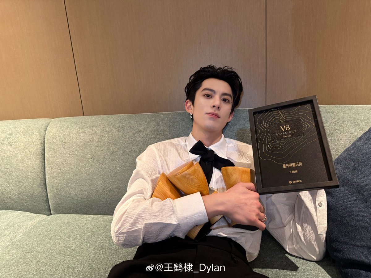 NKRango's tweet photo. รับไป 3 ถ้วยฉ่ำๆ สำหรับงาน Tencent Video All Star Night 2024 

🏆 รางวัล VIP Star
🏆 รางวัลศิลปินที่มีพลังสนับสนุนจากต่างประเทศมากที่สุด 
🏆 รางวัลนักแสดงซีรีส์ที่ได้รับความนิยมประจำปี 

ตี้: ขอบคุณ Tencent ขอบคุณ VIP Star…ตั้งใจและเดินหน้าต่อไป ! 

#DylanWang #WangHedi 
#หวังเฮ่อตี้ #王鹤棣