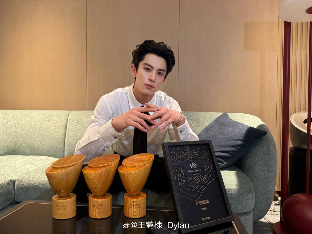 NKRango's tweet photo. รับไป 3 ถ้วยฉ่ำๆ สำหรับงาน Tencent Video All Star Night 2024 

🏆 รางวัล VIP Star
🏆 รางวัลศิลปินที่มีพลังสนับสนุนจากต่างประเทศมากที่สุด 
🏆 รางวัลนักแสดงซีรีส์ที่ได้รับความนิยมประจำปี 

ตี้: ขอบคุณ Tencent ขอบคุณ VIP Star…ตั้งใจและเดินหน้าต่อไป ! 

#DylanWang #WangHedi 
#หวังเฮ่อตี้ #王鹤棣