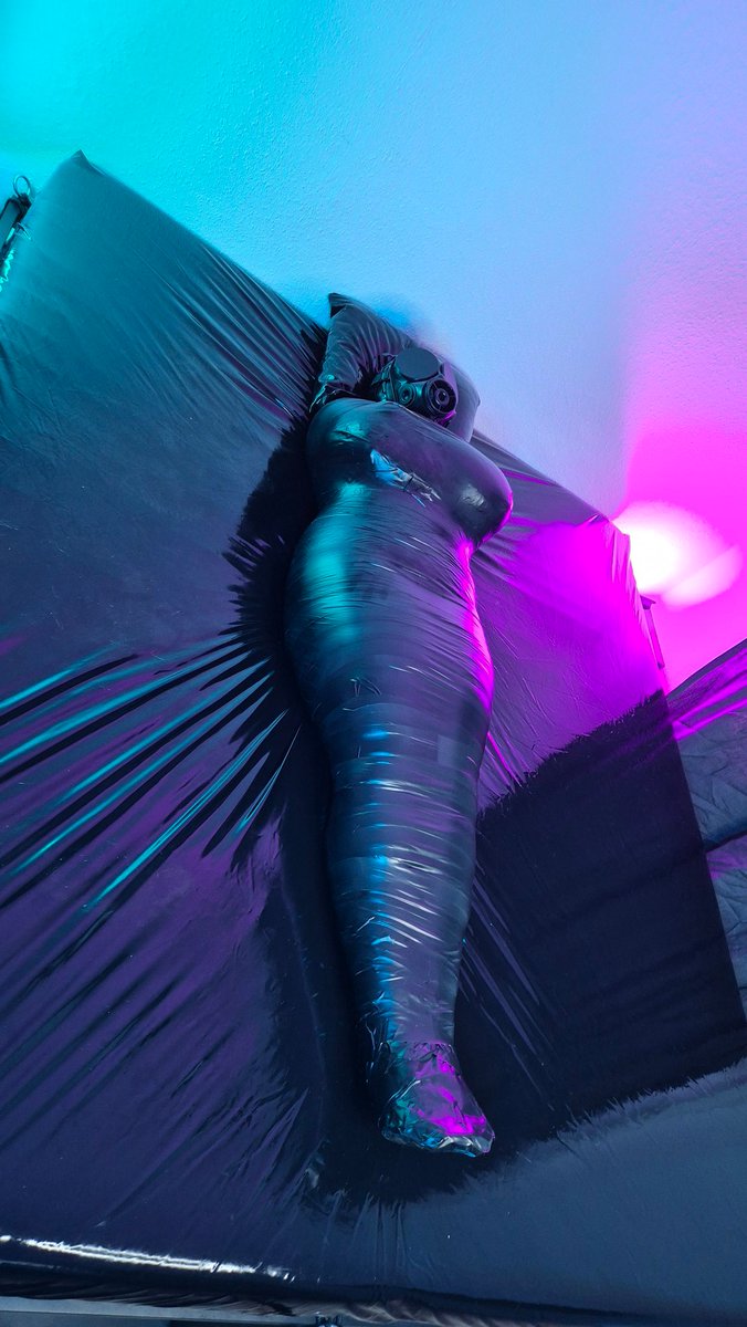 Loky (@lokana_lighto) on Twitter photo Being in mummification again feels a bit like going back to my roots, which is awesome . Thanks to <a href="/BriansKunst/">BriansKunst</a> for the nice wrapping Being in mummification again feels a bit like going back to my roots, which is awesome . Thanks to <a href="/BriansKunst/">BriansKunst</a> for the nice wrapping