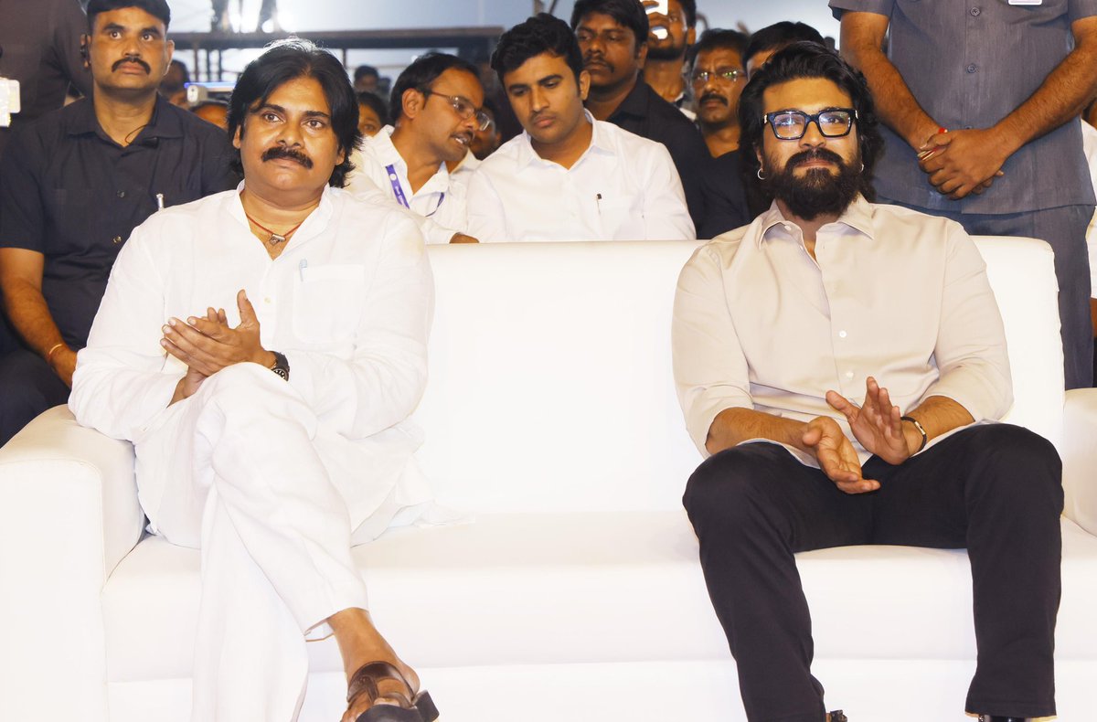Bolly_BoxOffice's tweet image. A Historic Moment in Rajahmundry.
Join the #MegaPowerEvent of #GameChanger featuring Deputy Chief Minister Shri. #PawanKalyan Garu, Superstar #RamCharan, #SJSuryah, visionary director #SShankar, and celebrated producer #DilRaju. 💥

🎥 Watch Live Now: ▶️ youtube.com/live/J8mAfLeGF…