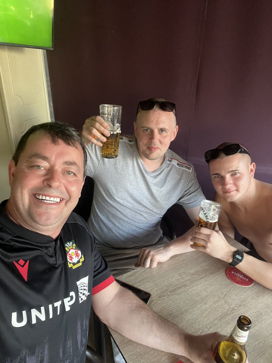 A few cold ones with the jocks <a href="/KevHampson/">Kev Hampson</a> <a href="/_louishayes/">Hazy 🇬🇧</a> best people you’ll meet
