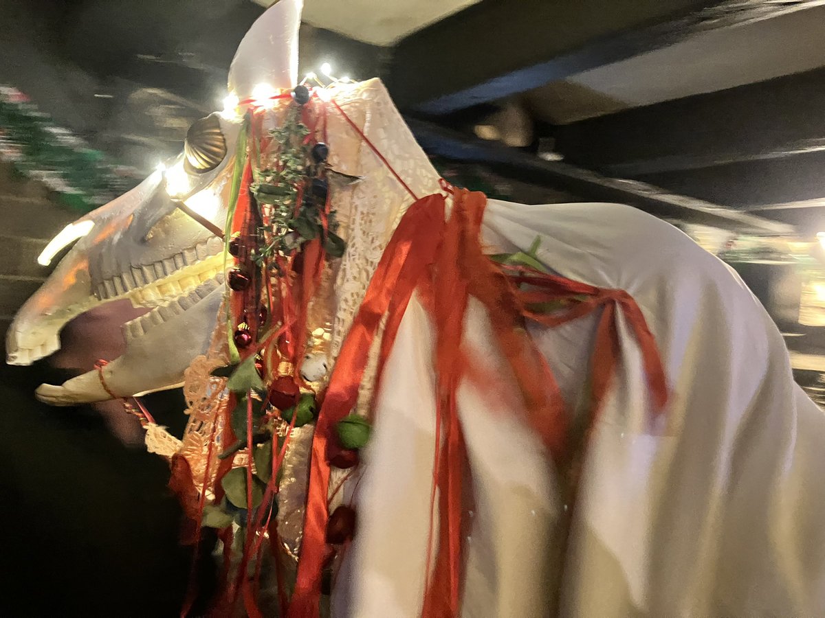 Menter Iaith Sir Benfro (@mentersirbenfro) on Twitter photo Mae’r Fari Lwyd wedi dechrau ar ei thaith! Mae ar hyn o bryd ochr <a href="/MICered/">Cered: Menter Iaith Ceredigion</a> o’r afon a gyda lwc a thywydd gweddol bydd y criw yn croesi draw i Sir Benfro erbyn 9:30 i fynd i’r Hydd Gwyn, Llandudoch.
<a href="/GwilymBowenRhys/">Gwilym Bowen Rhys</a> <a href="/mentrauiaith/">Mentrau Iaith</a> Mae’r Fari Lwyd wedi dechrau ar ei thaith! Mae ar hyn o bryd ochr <a href="/MICered/">Cered: Menter Iaith Ceredigion</a> o’r afon a gyda lwc a thywydd gweddol bydd y criw yn croesi draw i Sir Benfro erbyn 9:30 i fynd i’r Hydd Gwyn, Llandudoch.
<a href="/GwilymBowenRhys/">Gwilym Bowen Rhys</a> <a href="/mentrauiaith/">Mentrau Iaith</a>