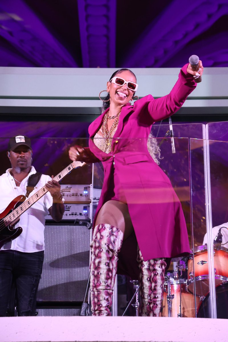 MYAPLANET9's tweet photo. #ParadiseIsland #Bahamas 🇧🇸
#Unplugged @atlantisbahamas 🎶 So great vibin’ w/ya. 🥰💜💖💛

Shout out to the team. 🫶🏽
📸 @walik1
🧥👢@sirjoeexclusive
🎹 @smileslife
🎸 #frankjavois
🥁 @kevinr3001
🎚️ #chrissavage
💆🏽‍♀️💄 #karamelkatrina

#mya #live #atlantis #barsol #caribbean https://t.co/OOUwDhXF4U