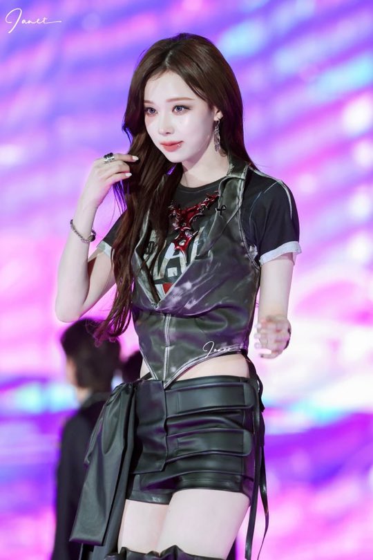 oh goddamn woman got me on my knees