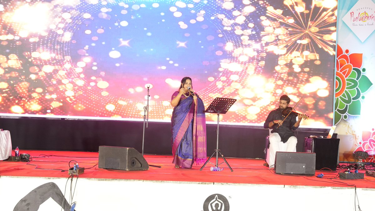 visitpuduvai's tweet photo. The 30th International Yoga Day🧘 inaugurated with a focus on wellness and harmony, followed by a special drone show.

#30thinternationalyogafestival #droneshow #puducherry #peacefulpuducherry #experiencepuducherrystoriestotell #dekhomeradesh https://t.co/ERkkS1pDVL