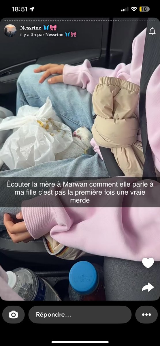 2hfay_'s tweet photo. Wallah je suis choqué ness elle a la patience wAllah imagine t’es une mamie au lieu de te préoccuper de ton fils qui a fait tout Marseille tu parle comme ça à une gamine wAllah c’est trop la honte #nessrine #yassouk https://t.co/PwD50l4iqF
