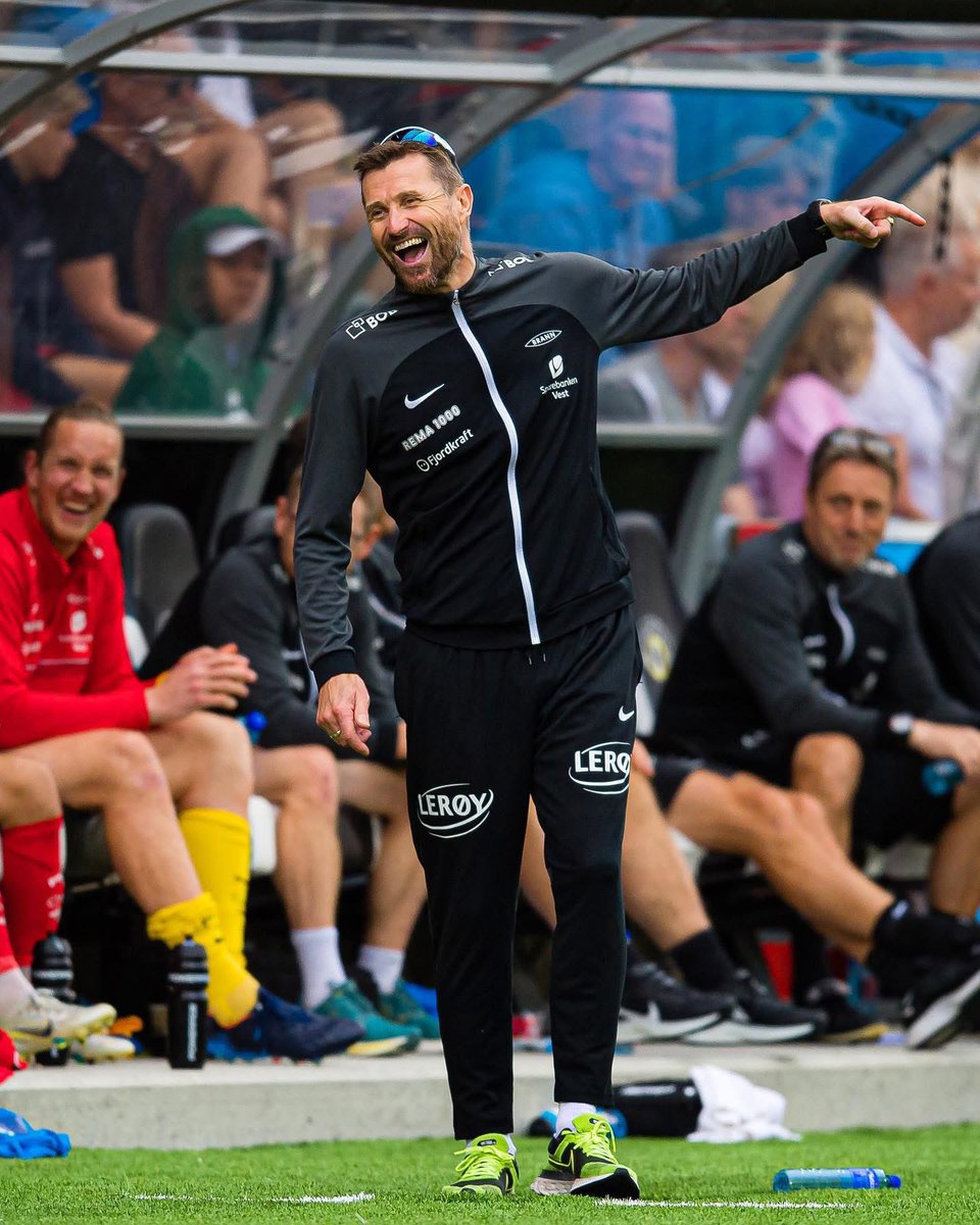 Scipionista's tweet photo. Un bail que je n’avais pas pris autant de plaisir devant Sainté. De l’électrochoc dans les têtes mais surtout dans le jeu, c’était un braquage le 1-0 pour Reims.

Bienvenue dans la ligue des talents monsieur Eirik Horneland, on va suivre de très près vos prochaines sorties https://t.co/rZ27nfxkIR