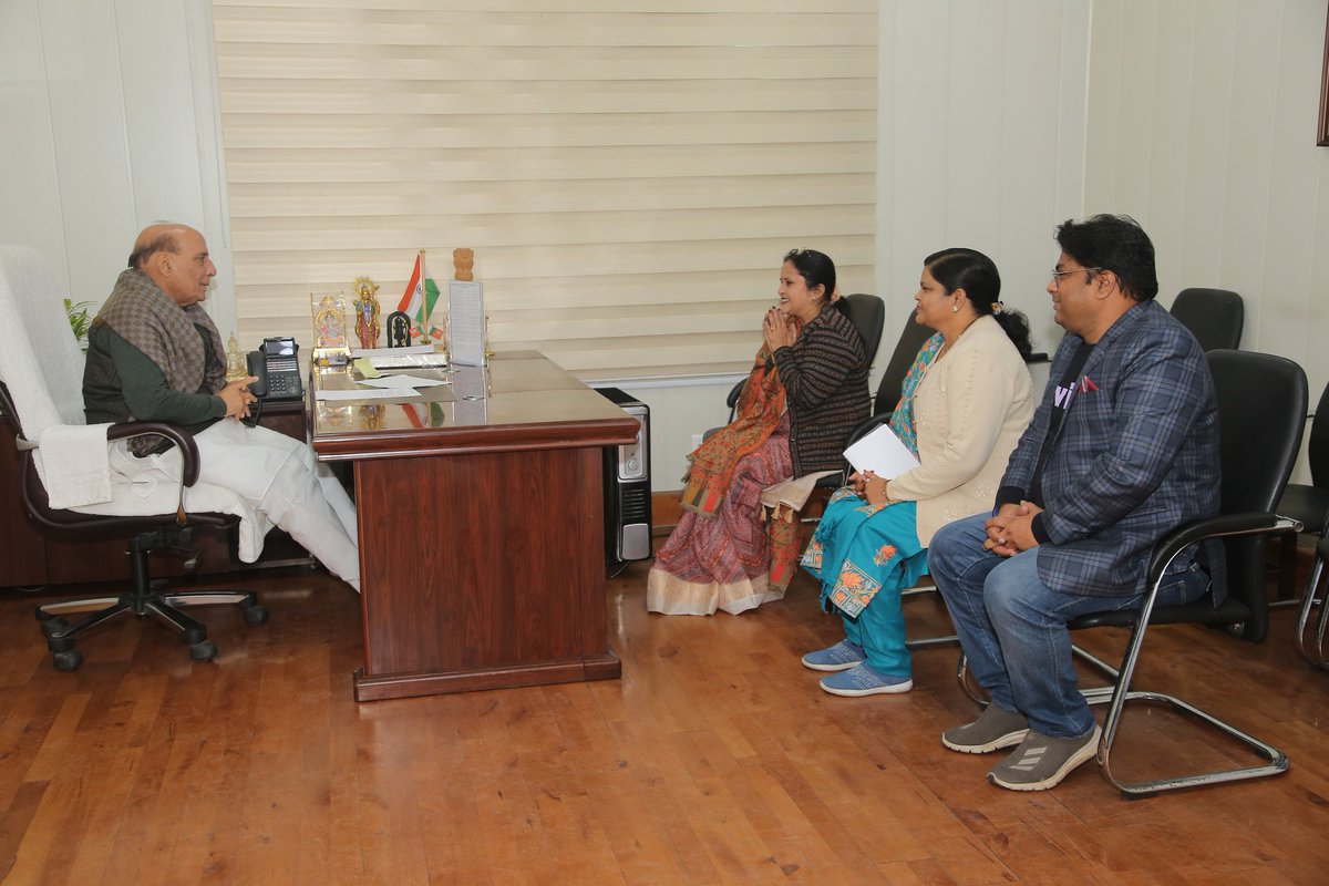 rupaliParshad's tweet photo. दिल्ली 03/01/2025 हृदय सम्राट माननीय आदरणीय श्री @RajnathSingh_in (बाबूजी) रक्षा मंत्री भारत सरकार नई दिल्ली से नव वर्ष की हार्दिक शुभकामनाओ के साथ शिष्ठाचार मुलाकात किया। 
      आप सभी को नएवर्ष की हार्दिक शुभकामनाएं।
@narendramodi 
@AmitShah 
@DrNeerajBora
@NeerajSinghSays https://t.co/nJelNz7EV4