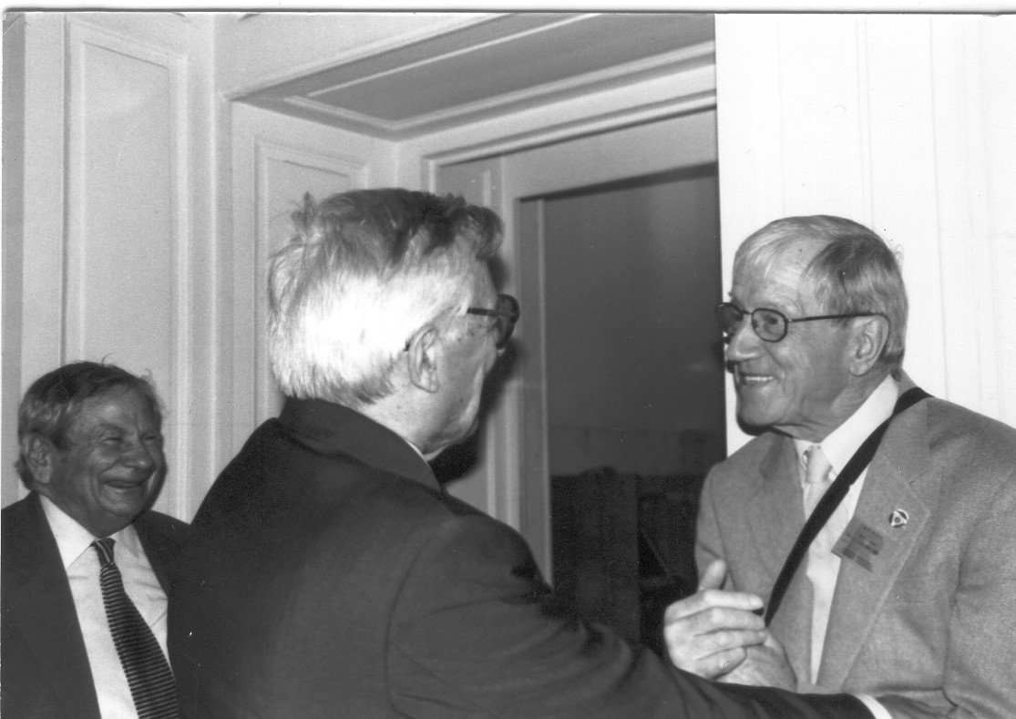 Germe (@germeinform) on Twitter photo Décès de Tom Madden, né en 1921. Il fut un des fondateurs en 1945 et le SG de l'Union internationale des étudiants. Travail commun et amitiés par de là frontières durant 1/4 de siècle.
<a href="/aaunef/">AA UNEF</a> <a href="/LaContempo_BAM/">La Contemporaine</a> <a href="/ESUtwt/">European Students' Union (ESU)</a> <a href="/UNEF/">UNEF</a> <a href="/La_FAGE/">FAGE</a> <a href="/unionetudiante_/">L’Union Étudiante</a> <a href="/RevesJeunes/">Reves Jeunes</a> <a href="/SolidairesEtu/">Solidaires étudiant-e-s</a> Décès de Tom Madden, né en 1921. Il fut un des fondateurs en 1945 et le SG de l'Union internationale des étudiants. Travail commun et amitiés par de là frontières durant 1/4 de siècle.
<a href="/aaunef/">AA UNEF</a> <a href="/LaContempo_BAM/">La Contemporaine</a> <a href="/ESUtwt/">European Students' Union (ESU)</a> <a href="/UNEF/">UNEF</a> <a href="/La_FAGE/">FAGE</a> <a href="/unionetudiante_/">L’Union Étudiante</a> <a href="/RevesJeunes/">Reves Jeunes</a> <a href="/SolidairesEtu/">Solidaires étudiant-e-s</a>