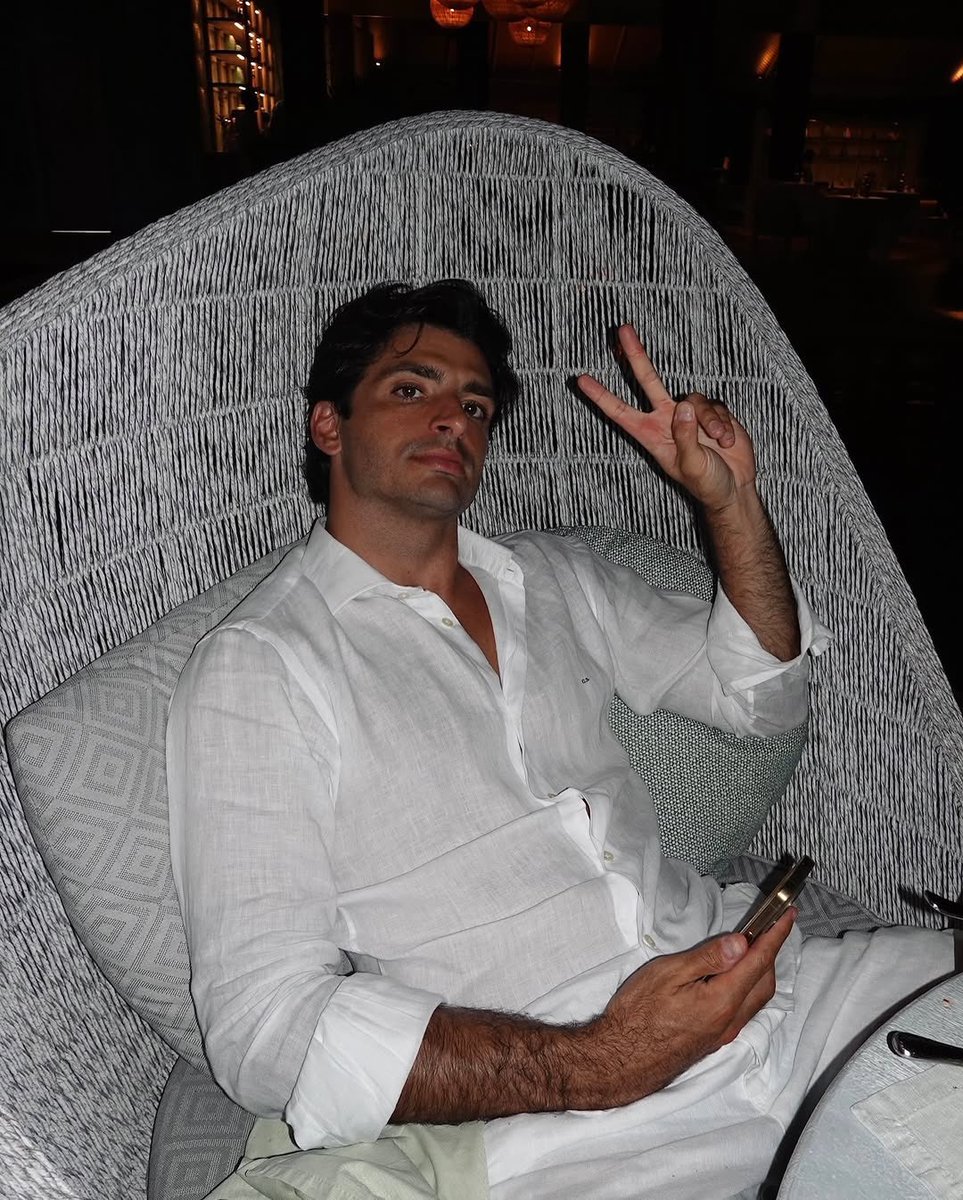 carlos's pov             rebe's pov