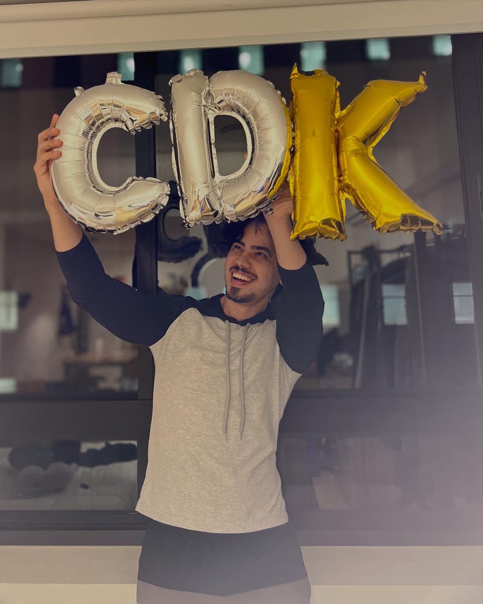 kmaltezzi's tweet photo. Somos 400K no insta. Vcs são incr��veis! Gratidão. https://t.co/G86dr1sHQC