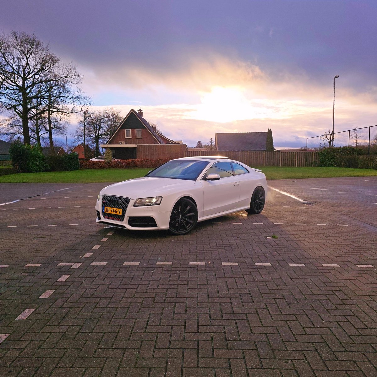 TechbeastNL's tweet image. I have a new car audi rs5