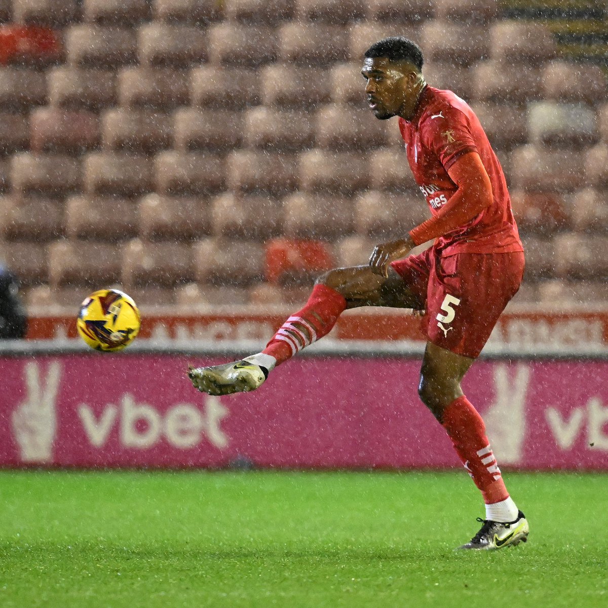 DMV Soccer (@dmvsoccer96) on Twitter photo Local Donovan Pines started and played 68 minutes in <a href="/BarnsleyFC/">Barnsley FC</a>โs 3-0 win over Crowley today in <a href="/SkyBetLeagueOne/">Sky Bet League One</a> play ๐
7.1 <a href="/FotMob/">FotMob</a> player rating
24/25 passes completed
6/9 duels won
Clean sheet ๐ Local Donovan Pines started and played 68 minutes in <a href="/BarnsleyFC/">Barnsley FC</a>โs 3-0 win over Crowley today in <a href="/SkyBetLeagueOne/">Sky Bet League One</a> play ๐
7.1 <a href="/FotMob/">FotMob</a> player rating
24/25 passes completed
6/9 duels won
Clean sheet ๐