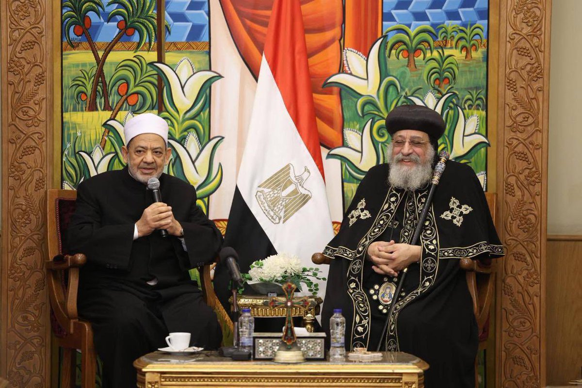 #شيخ_الأزهر يهنئ 🕌
#البابا_تواضروس 💒
وكل #المسيحيين ➕✔️
#بعيد_الميلاد_المجيد ❤️⛪️
اعاده عالجميع بالخير يارب 🙏🌹