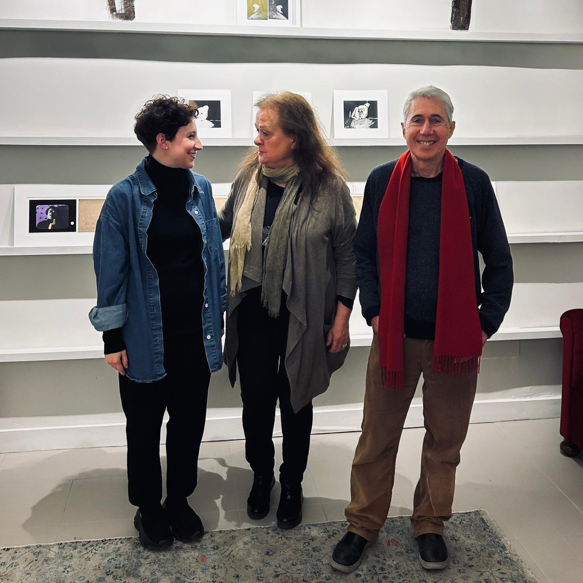 3d2e's tweet image. Acabo de conocer la inmensamente triste noticia del fallecimiento de mi  amiga y fotógrafa Patricia Allende. Hace unos días trabajábamos en la preparación de la exposición Recuerdos inéditos , organizada por la librería @LaHoraAzulLib , dedicada a su hermana Bárbara , @OUKALEELE