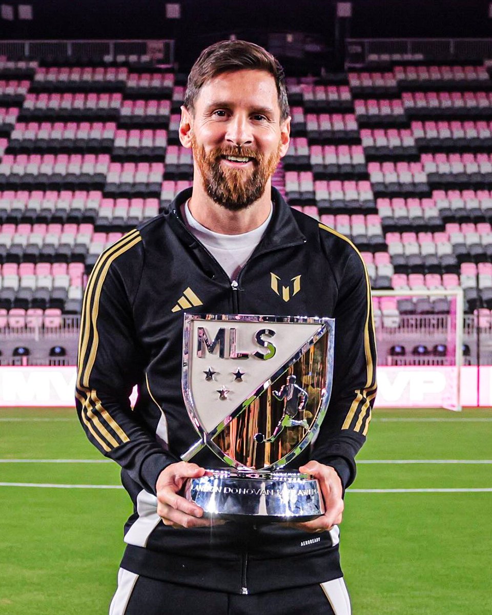 🎖️🇦🇷🇺🇸 Lionel Messi será reconocido con la Medalla Presidencial de la Libertad, el MÁXIMO HONOR CIVIL que otorga Estados Unidos.

Será el PRIMER ARGENTINO en toda la historia en recibirla.

[<a href="/infobae/">infobae</a>]