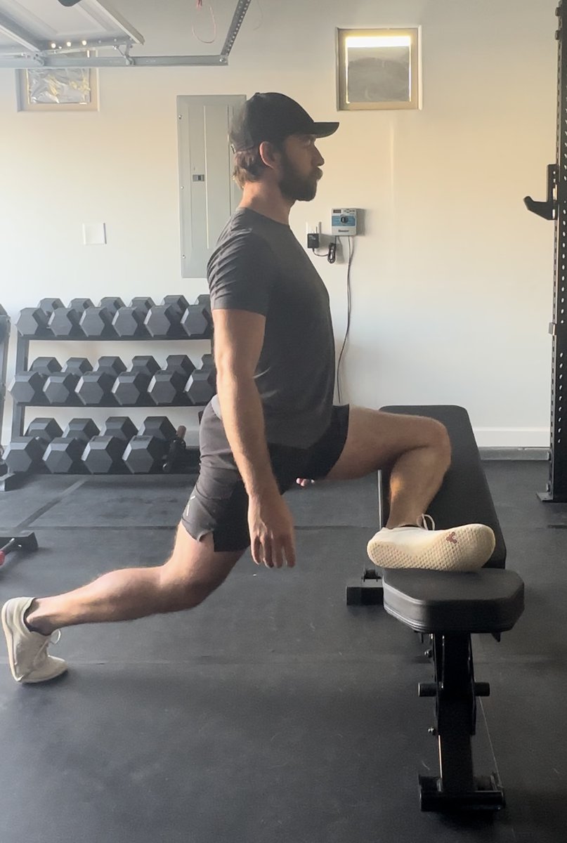 Do you have chronically tight outer hips? Deal with sciatica? 

Bookmark this thread for stretches to open the outer hip &amp; relieve pain...
🧵🧵🧵