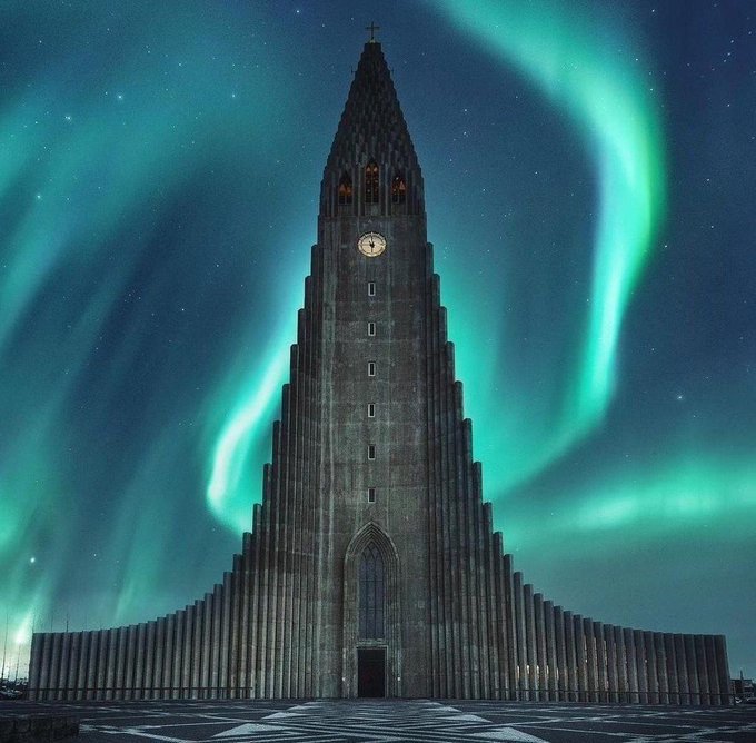 4. Hallgrímskirkja, Reykjavík, Islandia

Una de las grandes iglesias modernistas del mundo, que fusiona los principios del gótico con los materiales modernos del hormigón y el acero.

Un símbolo expresivo, cautivador y casi mágico de la unión de la tradición y la modernidad.